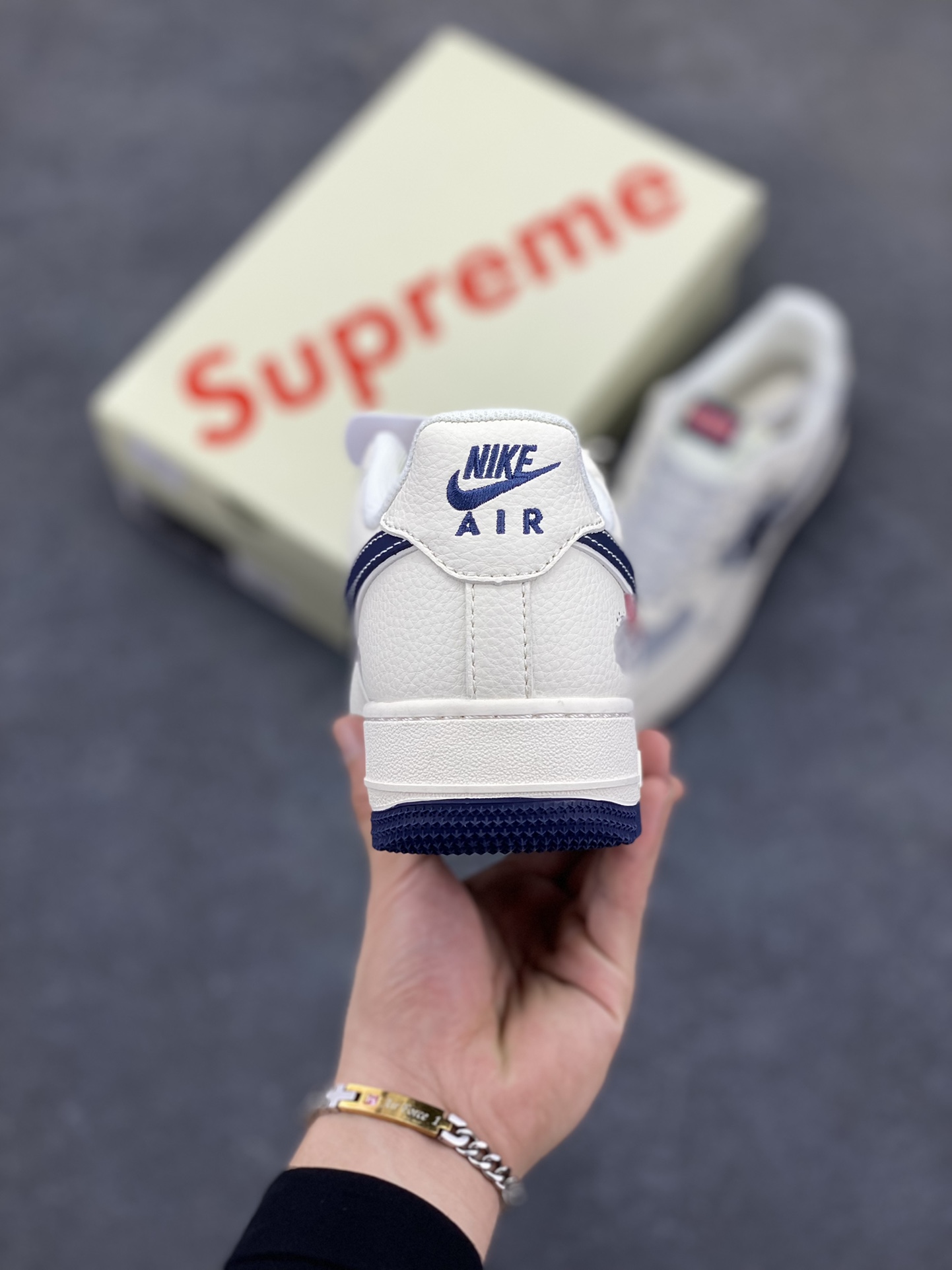 图片[4]-NIke Air Force 1 \’07 Low “Supreme联名——夜幕蓝滑板鞋”空军一号 低帮 运动鞋 休闲鞋 折边针车 工艺难度大 原楦头原纸板 原装鞋盒 定制五金配件 内置全掌气垫 原厂鞋底 货号：SM6668-112 尺码：36 36.5 37.5 38 38.5 39 40 40.5 41 42 42.5 43 44 44.5 45-选品中心