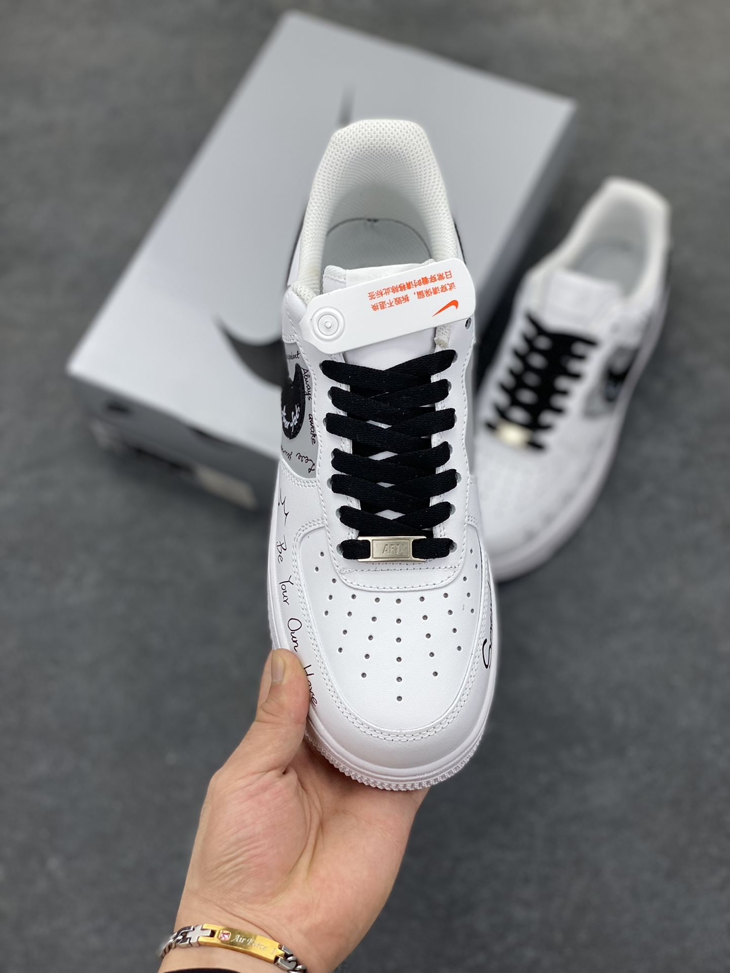 图片[2]-Nike Air Force 1 Low’07 逐梦涂鸦手绘 空军一号低帮休闲板鞋 定制皮料 原厂3D打印 定制鞋盒 原楦原纸板 纯正空军版型 内置全掌气垫 货号：ZH0316-087 尺码：36 36.5 37.5 38 38.5 39 40 40.5 41 42 42.5 43 44 44.5 45-选品中心