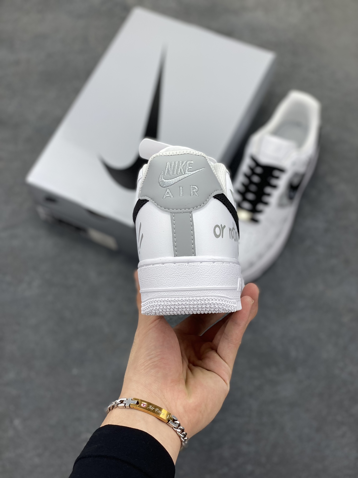 图片[4]-Nike Air Force 1 Low’07 逐梦涂鸦手绘 空军一号低帮休闲板鞋 定制皮料 原厂3D打印 定制鞋盒 原楦原纸板 纯正空军版型 内置全掌气垫 货号：ZH0316-087 尺码：36 36.5 37.5 38 38.5 39 40 40.5 41 42 42.5 43 44 44.5 45-选品中心