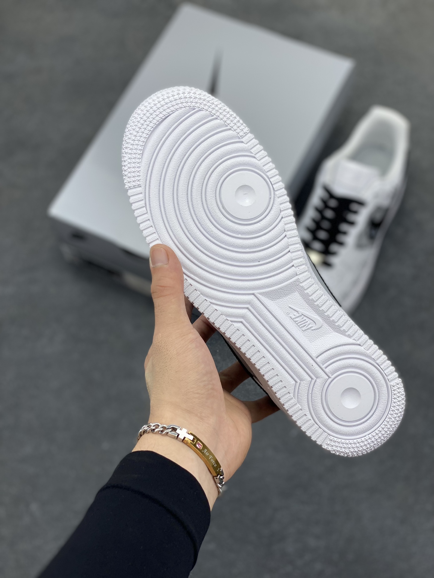 图片[5]-Nike Air Force 1 Low’07 逐梦涂鸦手绘 空军一号低帮休闲板鞋 定制皮料 原厂3D打印 定制鞋盒 原楦原纸板 纯正空军版型 内置全掌气垫 货号：ZH0316-087 尺码：36 36.5 37.5 38 38.5 39 40 40.5 41 42 42.5 43 44 44.5 45-选品中心
