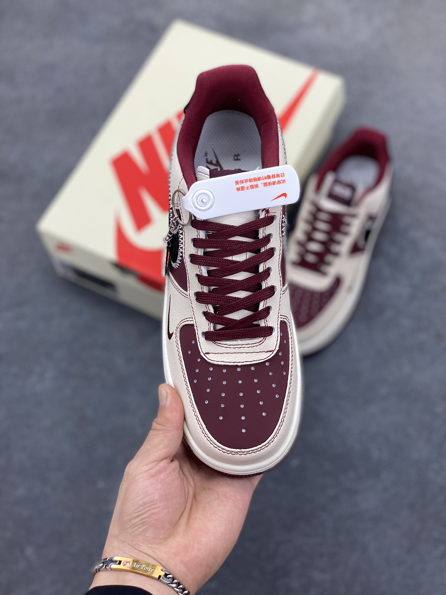 图片[2]-Nike Air Force 1 Low 空军一号低帮百搭休闲运动板鞋。柔软、弹性十足的缓震性能和出色的中底设计，横跨复古与现代的外型结合，造就出风靡全球三十多年的Force 1，直到今天还深受青睐。 货号：KK1988-046 尺码：36 36.5 37.5 38 38.5 39 40 40.5 41 42 42.5 43 44 44.5 45-选品中心