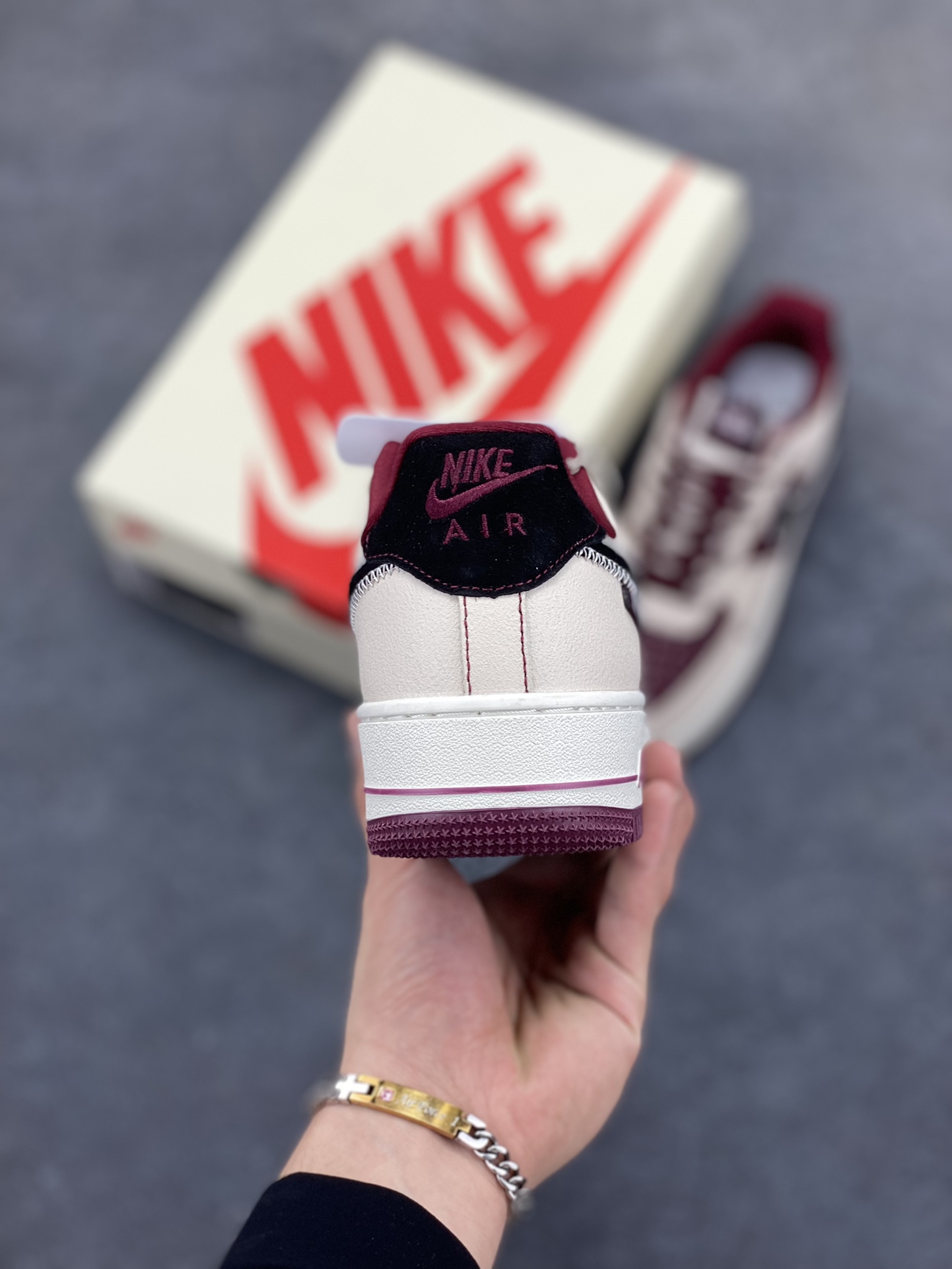 图片[4]-Nike Air Force 1 Low 空军一号低帮百搭休闲运动板鞋。柔软、弹性十足的缓震性能和出色的中底设计，横跨复古与现代的外型结合，造就出风靡全球三十多年的Force 1，直到今天还深受青睐。 货号：KK1988-046 尺码：36 36.5 37.5 38 38.5 39 40 40.5 41 42 42.5 43 44 44.5 45-选品中心