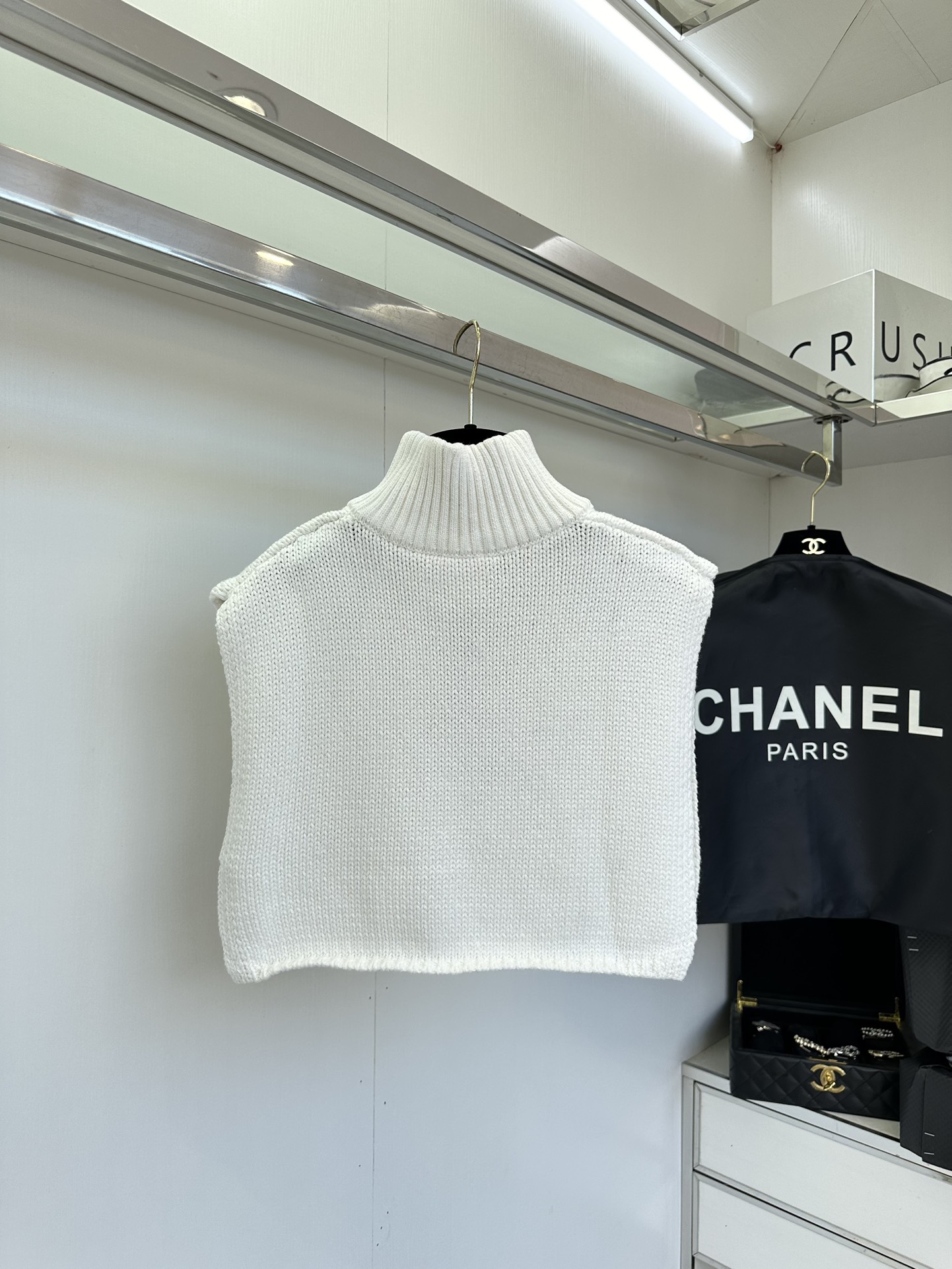 Chanel Cashmere Turtleneck Collar - Stylish & Versatile Layering Piece 5 i1753582696 5206 3