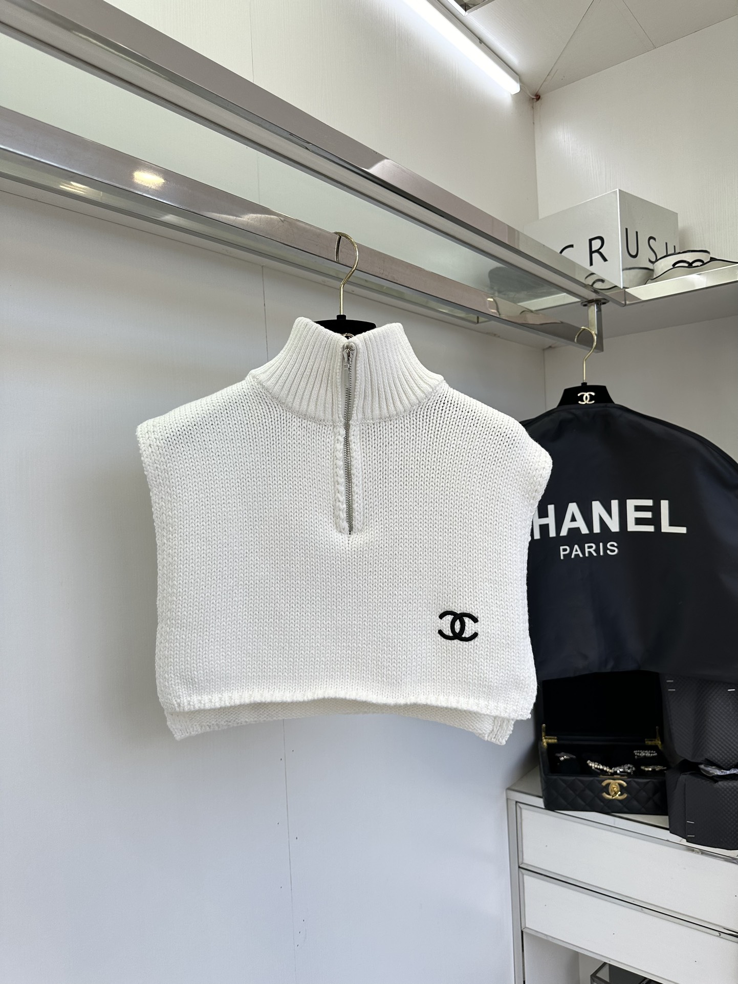 Chanel Cashmere Turtleneck Collar - Stylish & Versatile Layering Piece 4 i1753582696 7325 2