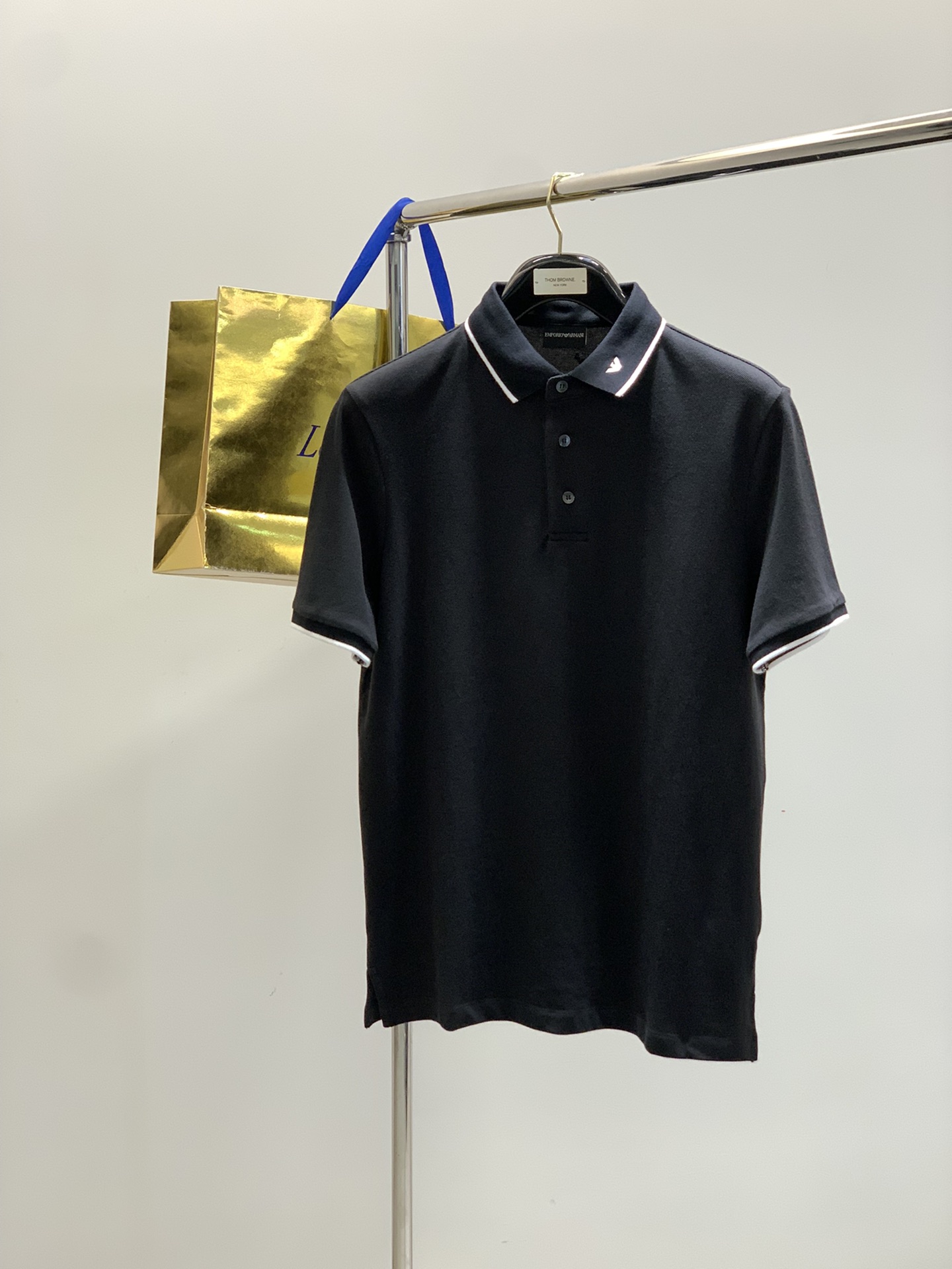 NO:497238,,Armani Polo material, cotton size M-XXL bust sleeve long shoulder wide dress length M1022145.569 L1062247.571 XL1102349.573 XXL1142451.575,,armani,alexander wang19860909,阿玛尼 专柜同款Polo 材质 棉 尺码M-XXL 胸围袖长肩宽衣长 M1022145.569 L1062247.571 XL1102349.573 XXL1142451.575,,armani,alexander wang,Men's clothing