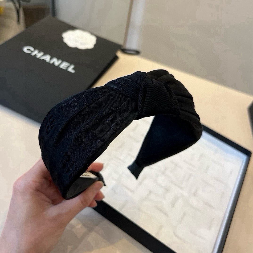 🆕

miumiu缪缪新款发箍