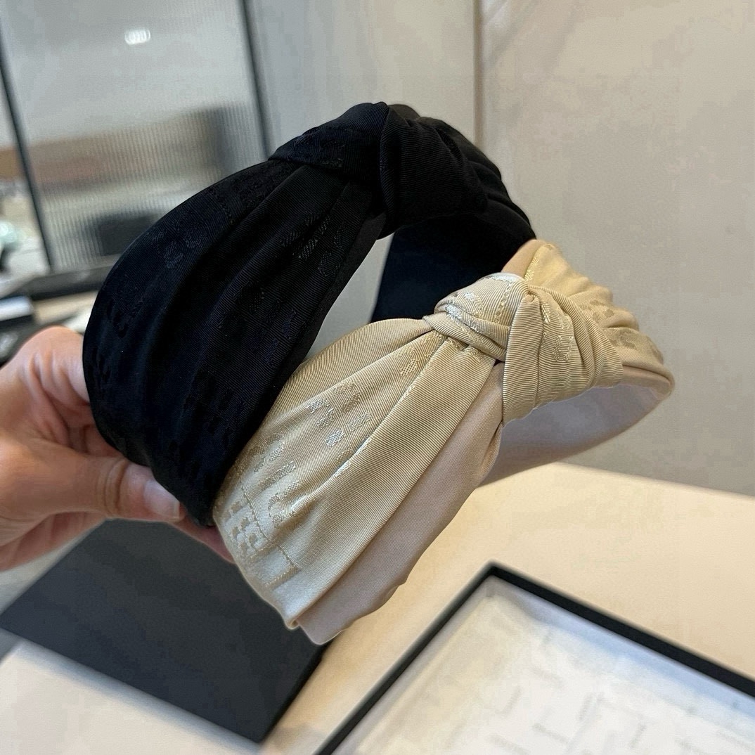 🆕

miumiu缪缪新款发箍