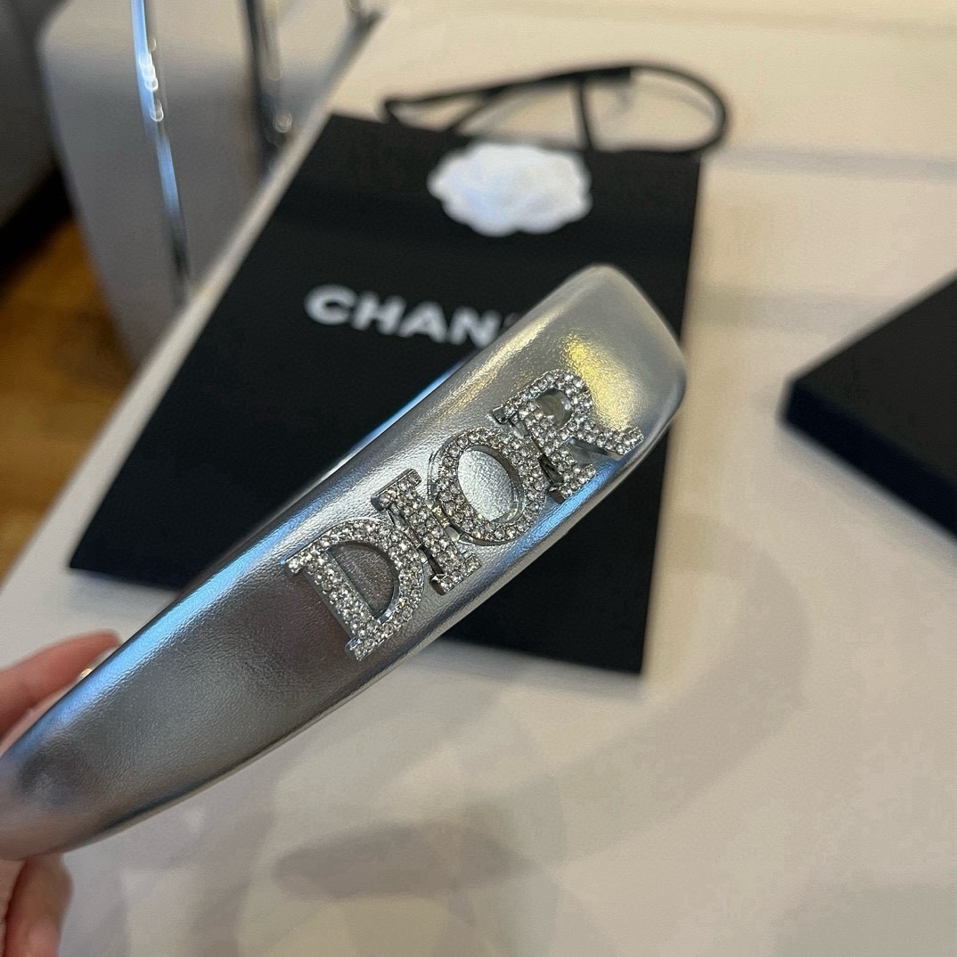 🆕

Dior迪奥新款发箍
