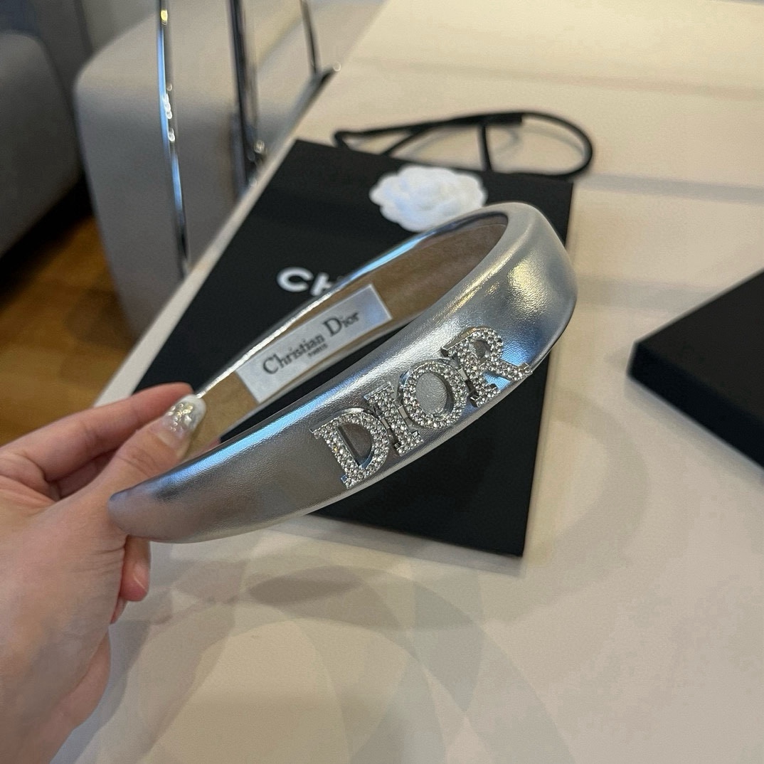 🆕

Dior迪奥新款发箍
