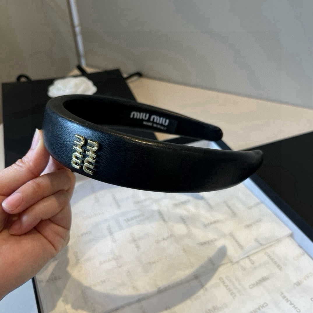 🆕

miumiu缪缪新款发箍