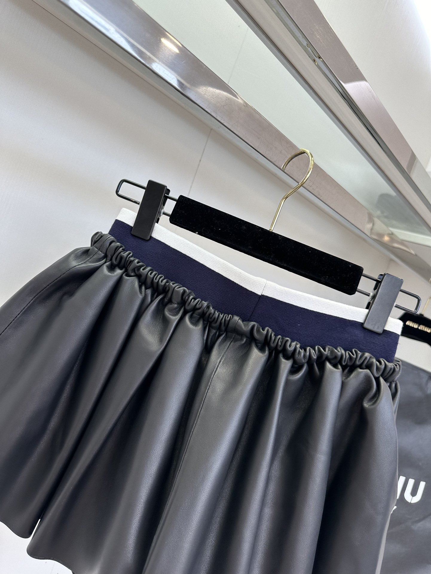 Miu Miu Nappa Leather Pleated Mini Skirt: Timeless Style & Flattering Fit 8 i1753606795 1838 6