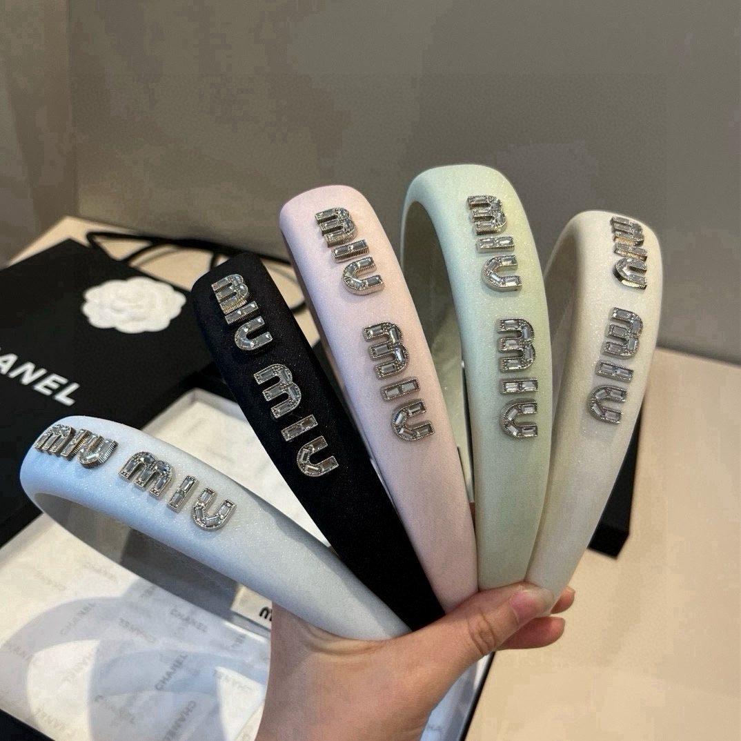 🆕

miumiu缪缪新款发箍