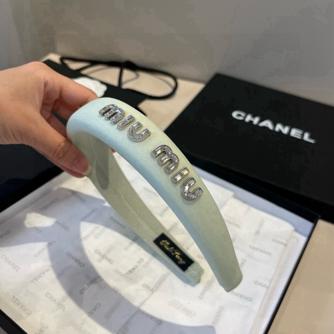 🆕

miumiu缪缪新款发箍