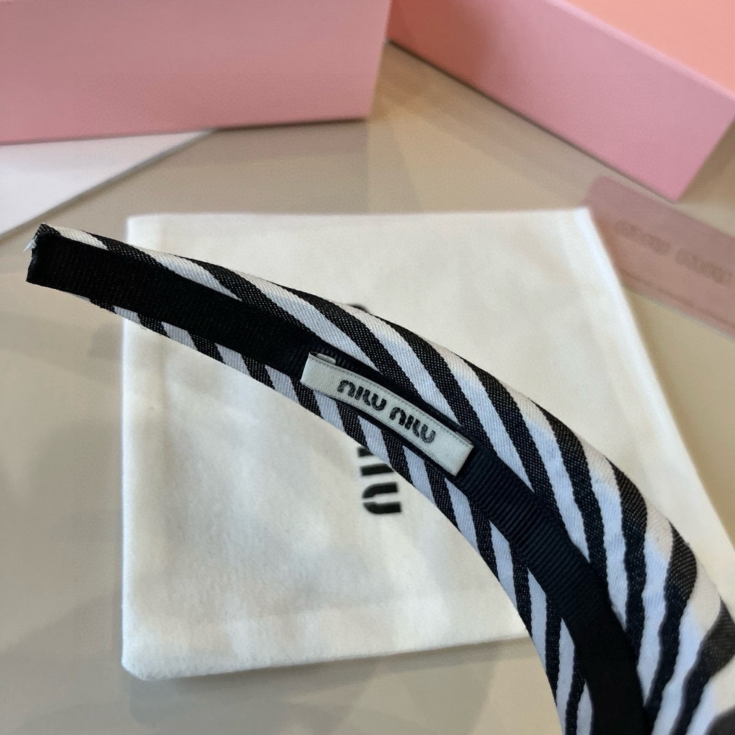 🆕

miumiu缪缪新款发箍