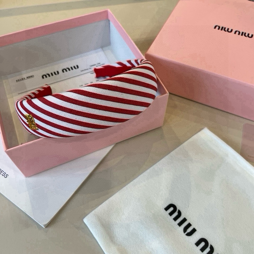 🆕

miumiu缪缪新款发箍