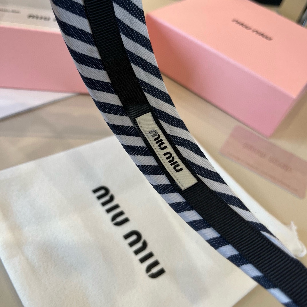 🆕

miumiu缪缪新款发箍