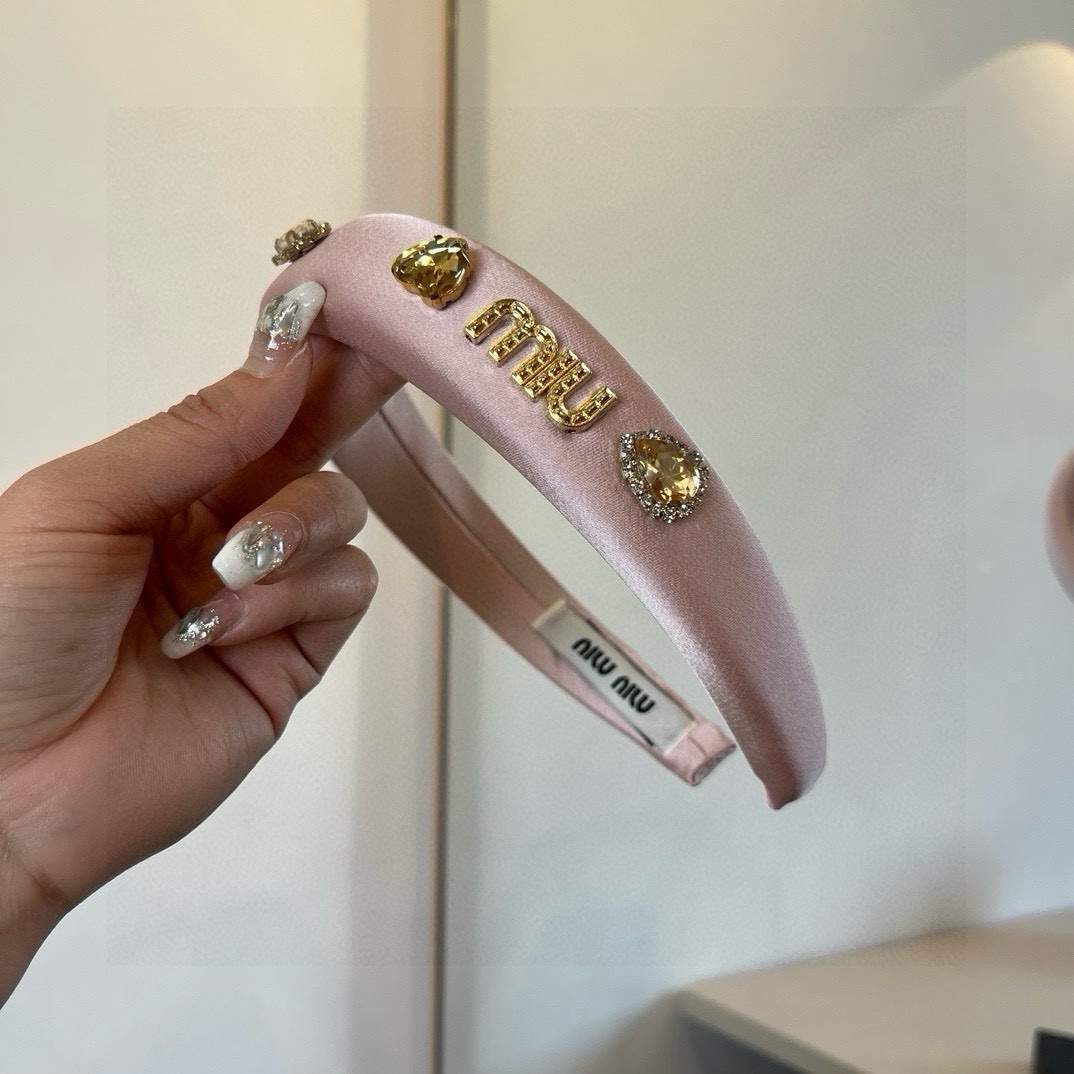 🆕

miumiu缪缪新款发箍