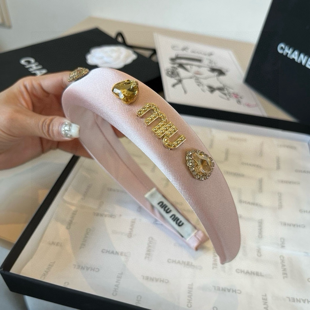 🆕

miumiu缪缪新款发箍