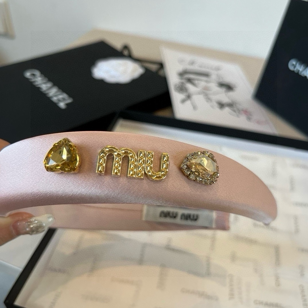 🆕

miumiu缪缪新款发箍