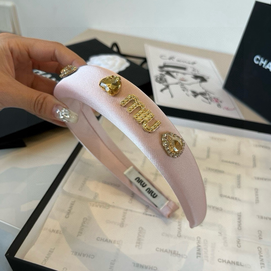 🆕

miumiu缪缪新款发箍