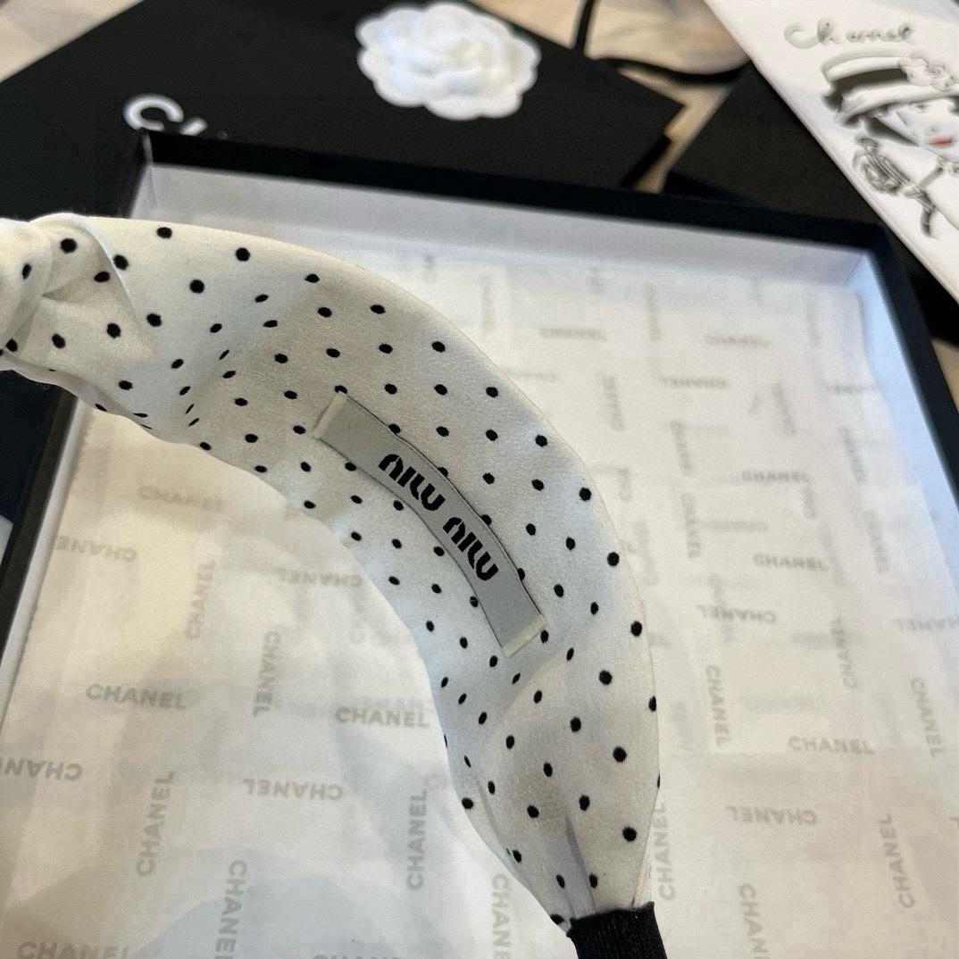 🆕

miumiu缪缪新款发箍