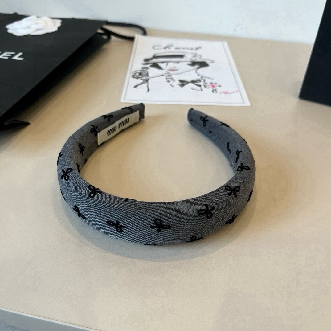 🆕

miumiu缪缪新款发箍