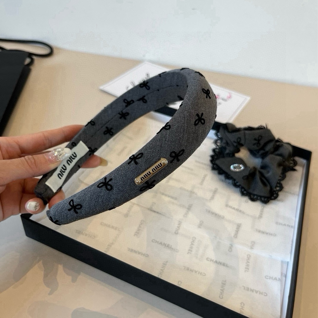 🆕

miumiu缪缪新款发箍