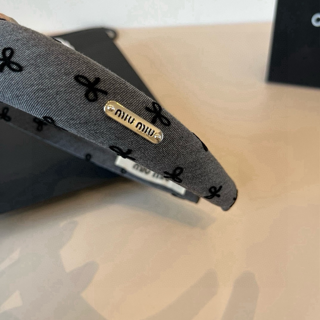 🆕

miumiu缪缪新款发箍