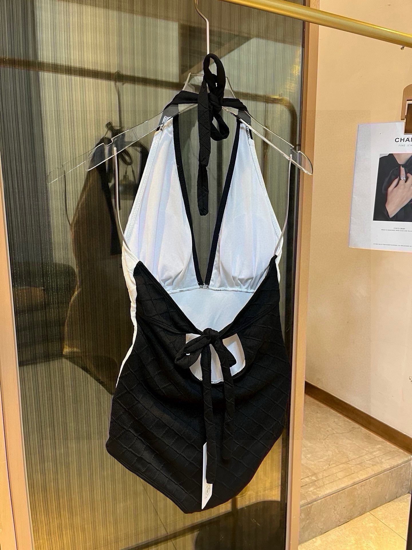 🆕

Chanel香奈儿新款泳衣比基尼👙特显S型身材， 出游搭衣必备，S M L XL