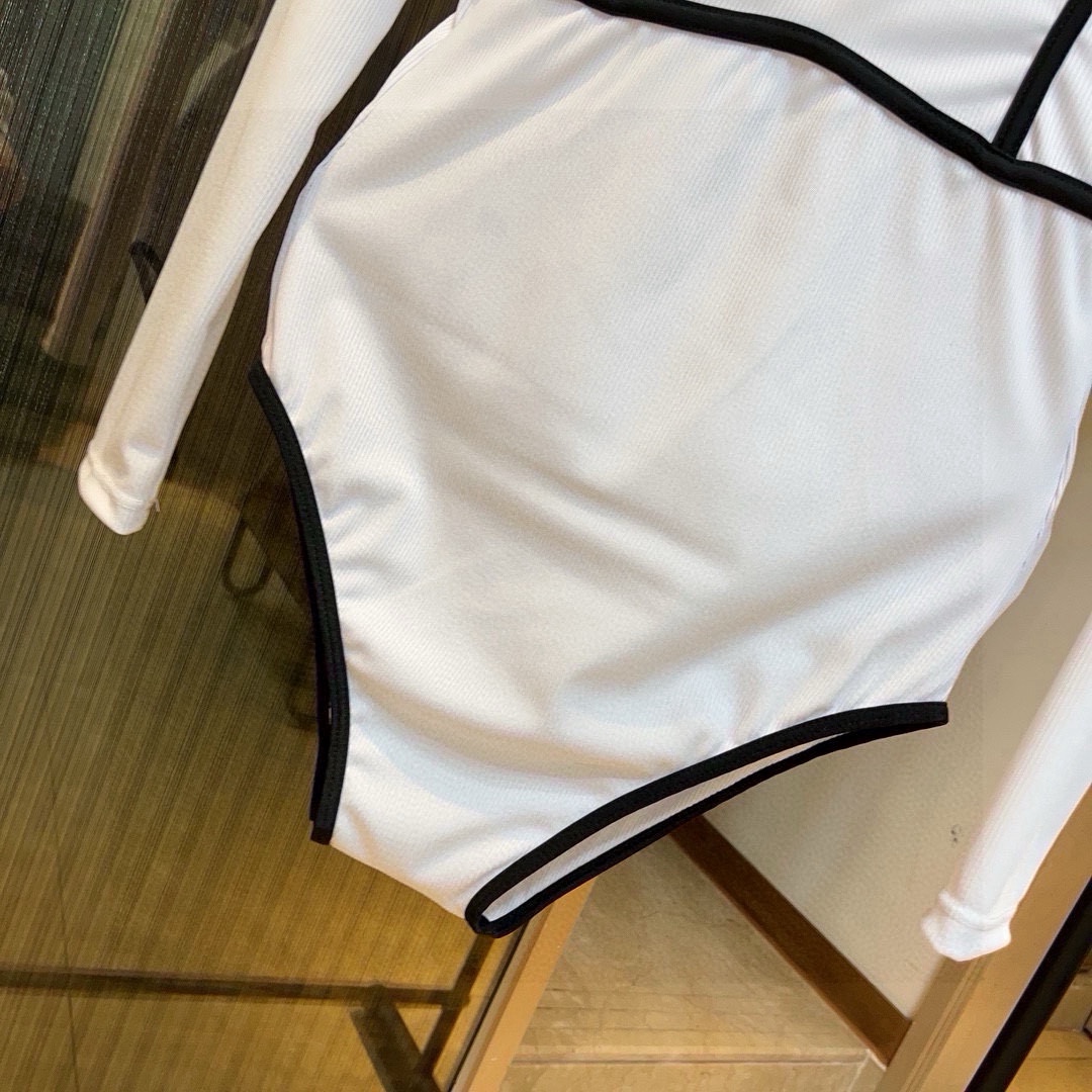 🆕
Chanel香奈儿连体泳衣👙❤️😍🥰适合多种场景的游泳衣🏊‍♀️海边 游泳池 温泉 水上乐园 漂流都