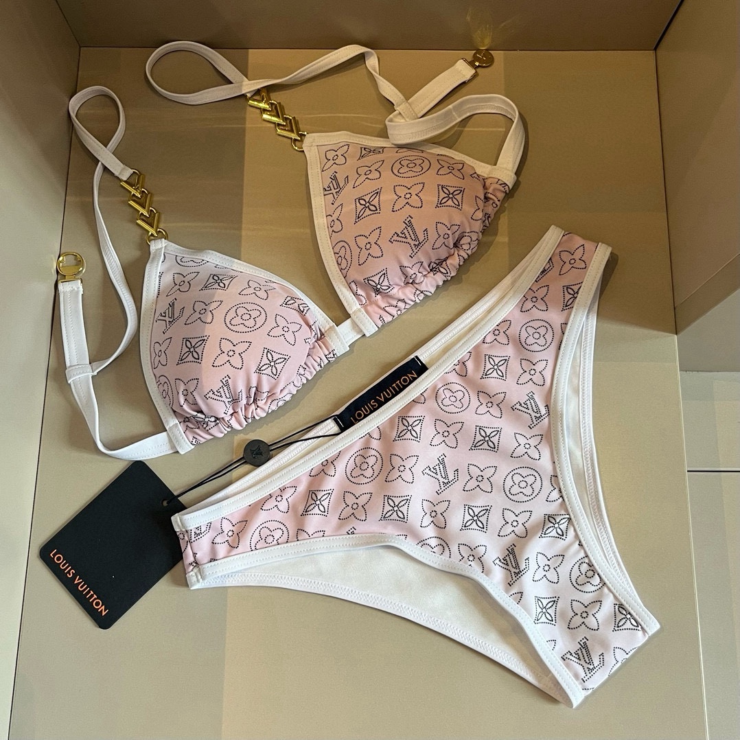 🆕 
LV比基尼👙❤️😍🥰适合多种场景的游泳衣🏊‍♀️海边 游泳池 温泉 水上乐园 漂流都可以😌内搭外穿