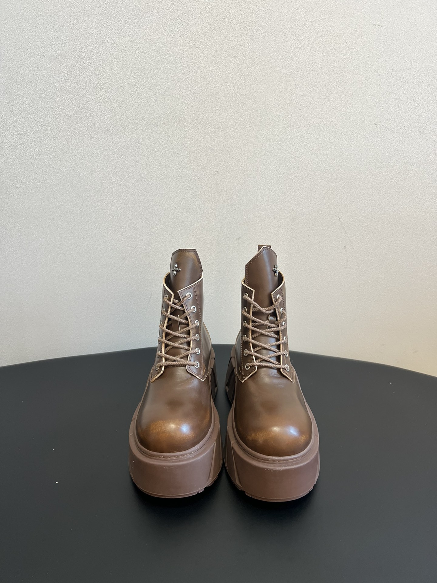 NO:447903,Smf* Niche trendy brand, 25ss hot new product, thick sole, casual shoes, Derby shoes, short boots, long boots, and really, it's very pleasing to look at and the more you like it!  The gospel of short babies directly extends the body proportions!  Sole soft and comfortable, sole is wear-resistant and non-slip - and every color is very versatile. It is really suitable for this spring and summer. Imported cowhide, inner sheepskin, original custom-made EVA rubber outsole, high heel 7.5cm Size35-40 (40 custom made without return and exchange) Single shoes, short boots, long boots, boots, casual shoes/sports, boots, sneakers, cowhide, sheepskin19860909Smf* 小众潮牌 25ss爆款新品 厚底 休闲鞋 德比鞋短靴长靴 爆真的是很耐看越看越喜欢！矮个子宝宝的福音直接拉长身材比例！鞋身柔软舒适,鞋底耐磨防滑-而且每个颜色都非常百搭.真的太适合这个春夏  鞋面进口牛皮 内里羊皮 鞋底原版定制EVA橡胶大底 高跟7.5cm Size35-40（40定做不退换） 单鞋 短靴 长靴,靴子休闲鞋/运动鞋,boots,sneakers,cowhide,sheepskin,Women's Shoes