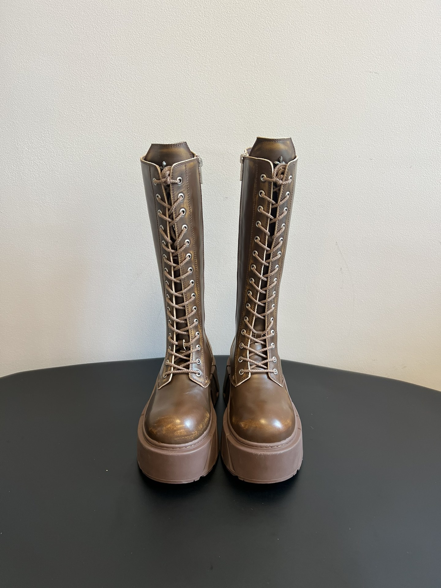 NO:447987,Smf* Niche trendy brand, 25ss hot new product, thick sole, casual shoes, Derby shoes, short boots, long boots, and really, it's very pleasing to look at and the more you like it!  The gospel of short babies directly extends the body proportions!  Sole soft and comfortable, sole is wear-resistant and non-slip - and every color is very versatile. It is really suitable for this spring and summer. Imported cowhide, inner sheepskin, original custom-made EVA rubber outsole, high heel 7.5cm Size35-40 (40 custom made without return and exchange) Single shoes, short boots, long boots, boots, casual shoes/sports, boots, sneakers, cowhide, sheepskin19860909Smf* 小众潮牌 25ss爆款新品 厚底 休闲鞋 德比鞋短靴长靴 爆真的是很耐看越看越喜欢！矮个子宝宝的福音直接拉长身材比例！鞋身柔软舒适,鞋底耐磨防滑-而且每个颜色都非常百搭.真的太适合这个春夏  鞋面进口牛皮 内里羊皮 鞋底原版定制EVA橡胶大底 高跟7.5cm Size35-40（40定做不退换） 单鞋 短靴 长靴,靴子休闲鞋/运动鞋,boots,sneakers,cowhide,sheepskin,Women's Shoes