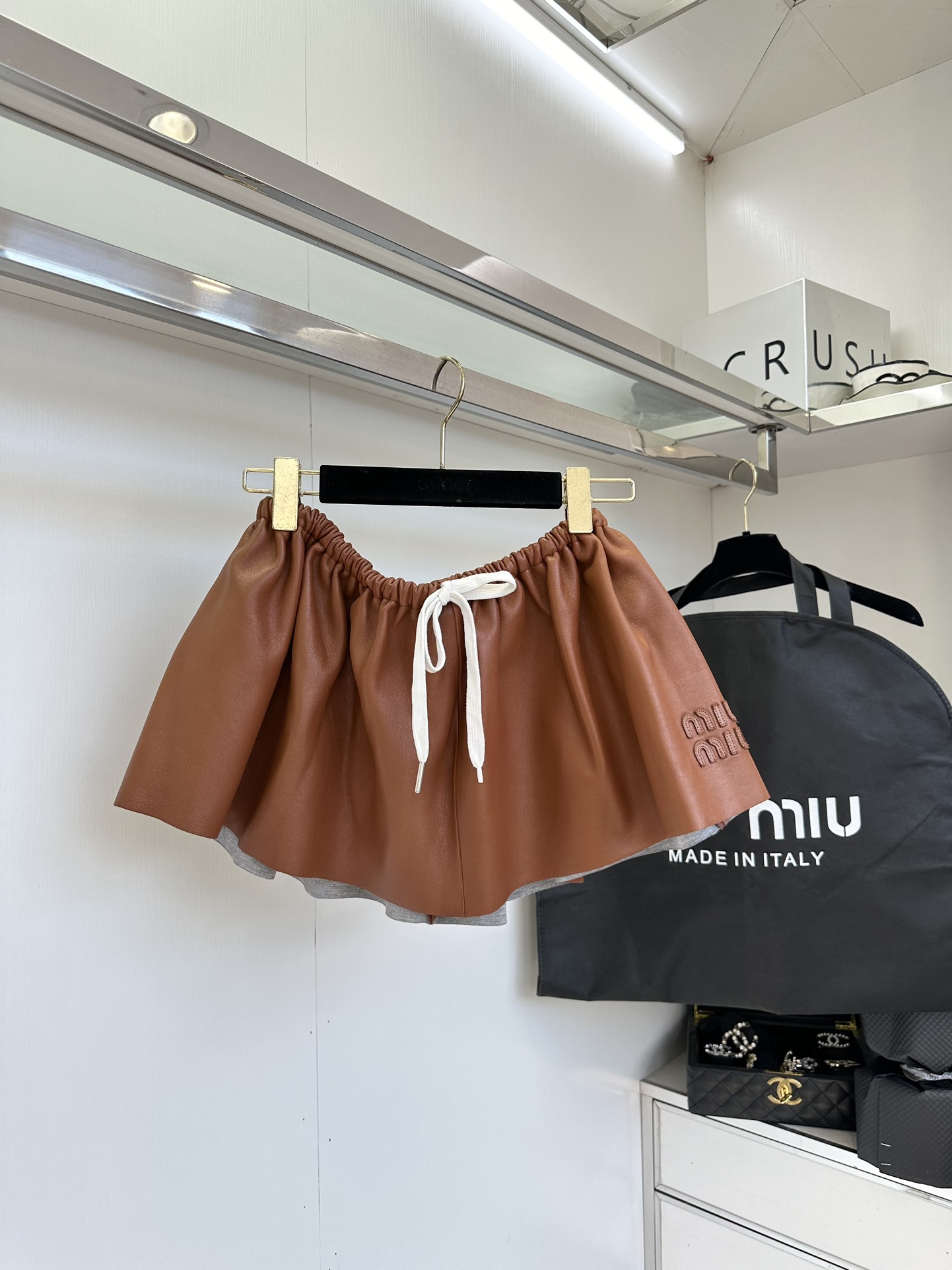 Versatile One-Size-Fits-All Female Suit with 25 Semi-Skirts – P1248 Review - 图片 1