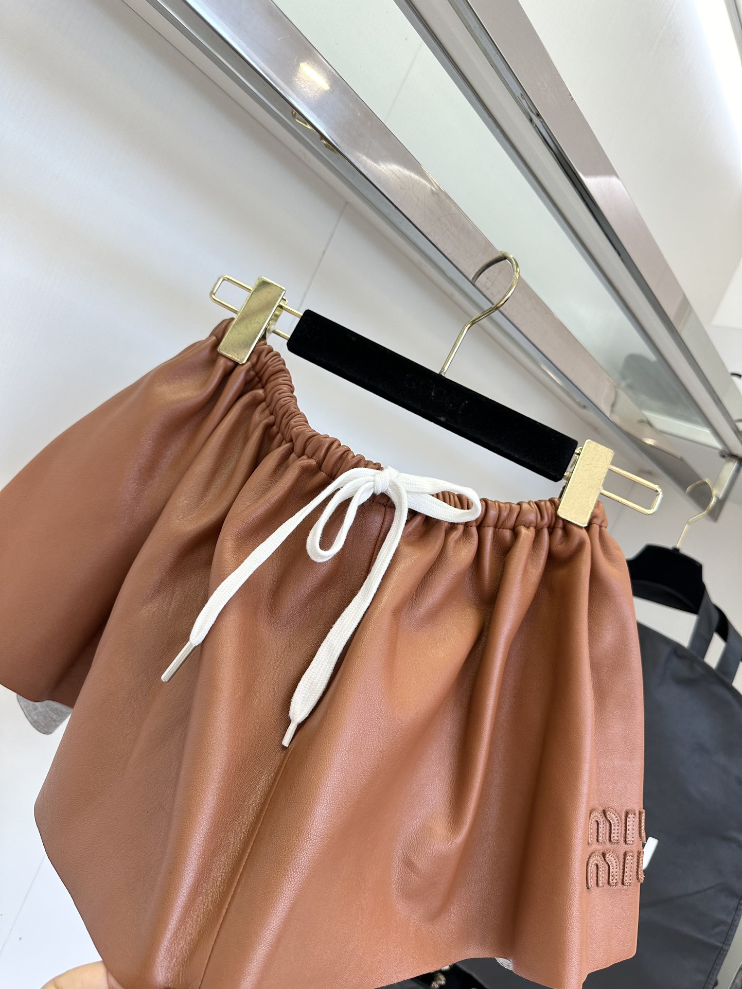 Versatile One-Size-Fits-All Female Suit with 25 Semi-Skirts – P1248 Review - 图片 4