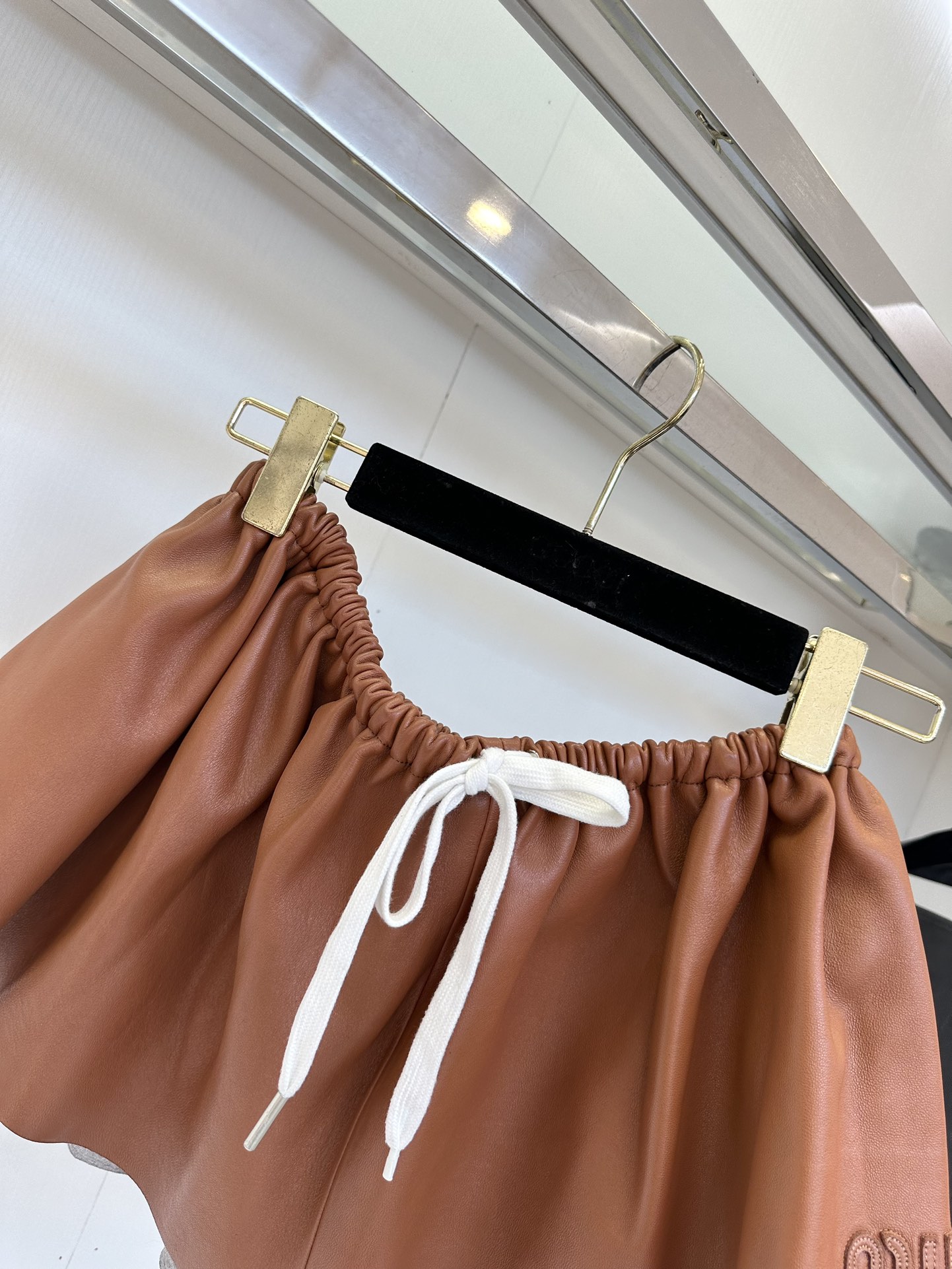 Versatile One-Size-Fits-All Female Suit with 25 Semi-Skirts – P1248 Review - 图片 5