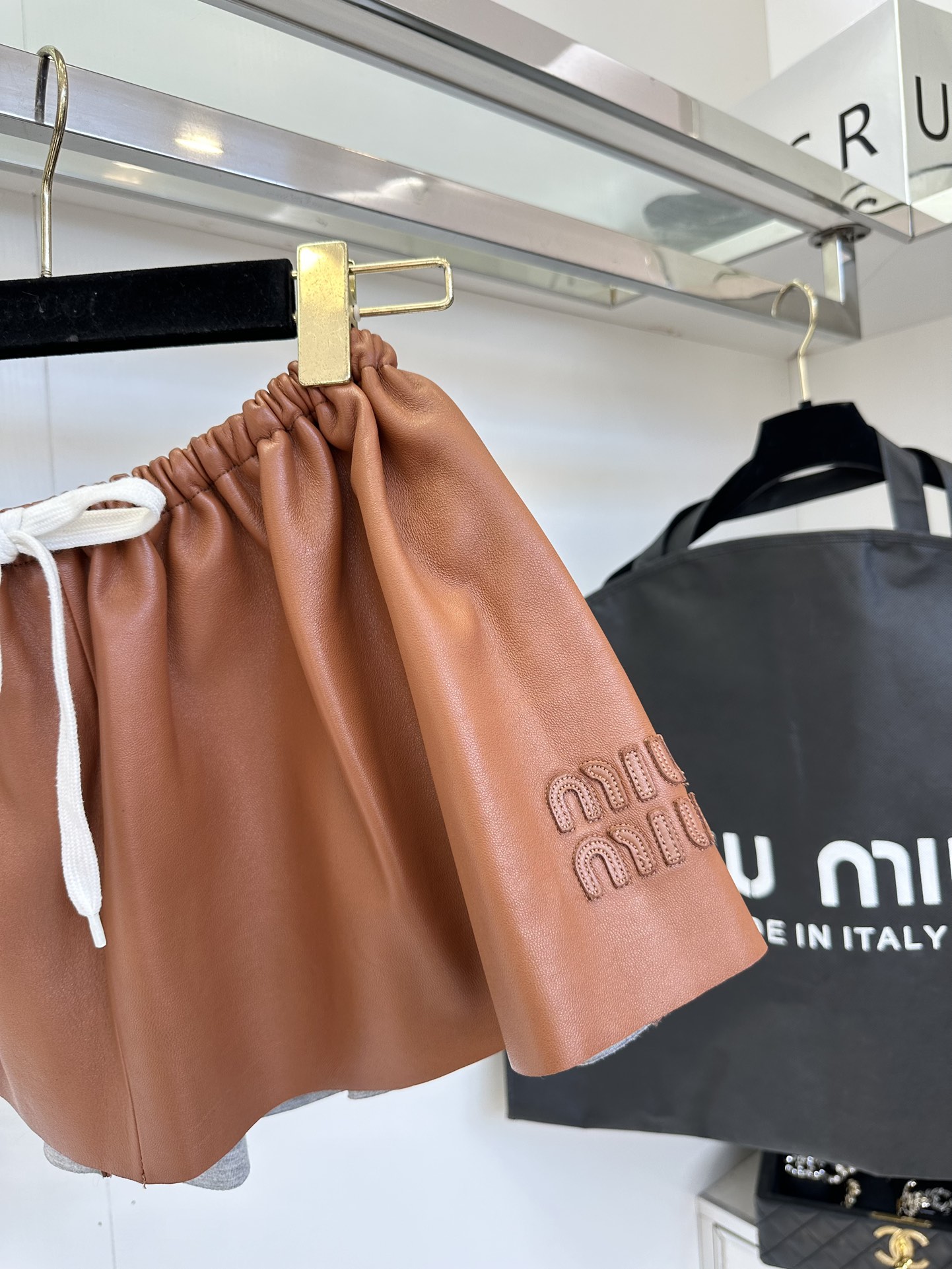 Versatile One-Size-Fits-All Female Suit with 25 Semi-Skirts – P1248 Review - 图片 6