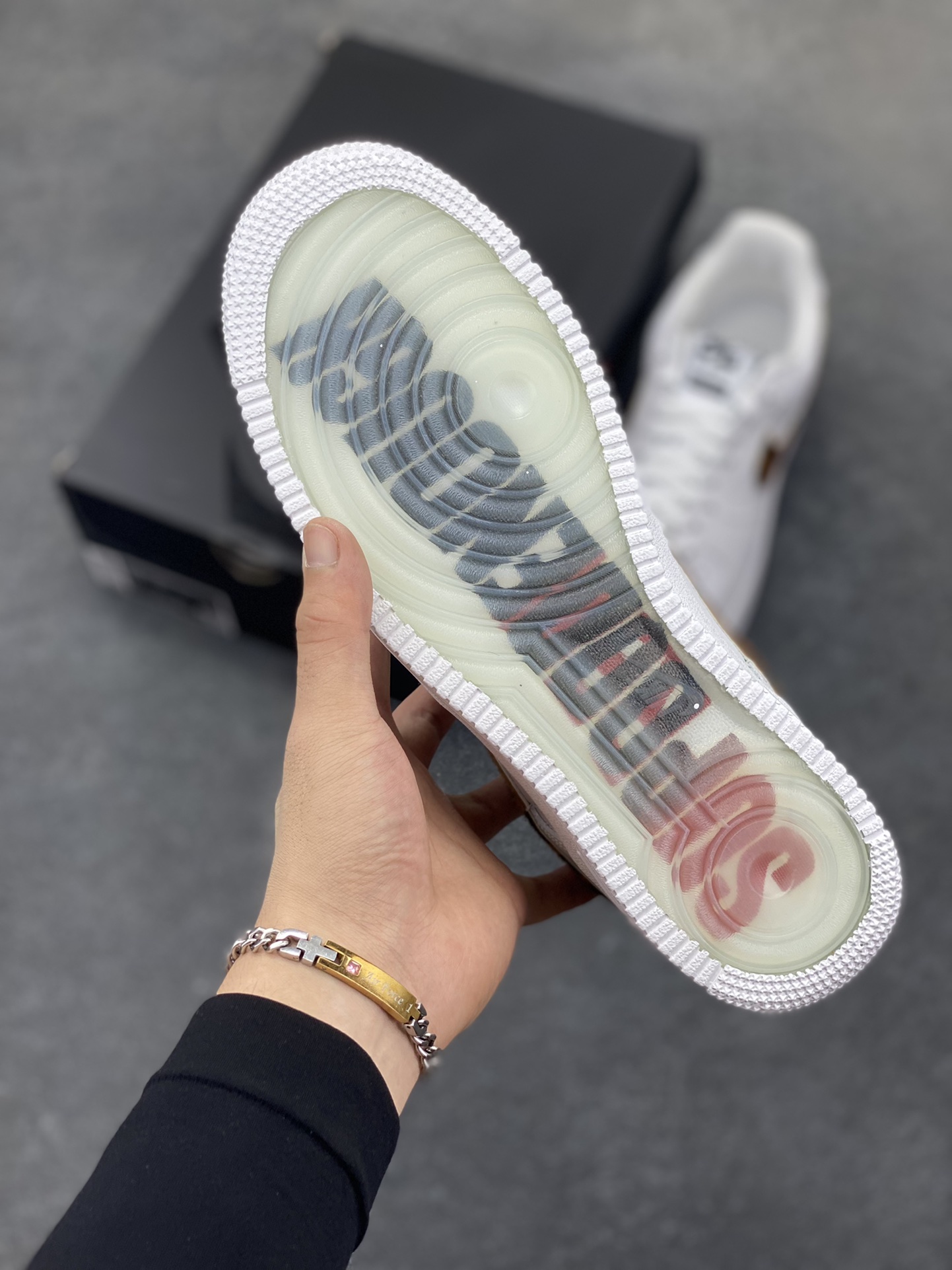 图片[5]-Sup x Goodenough x Air Force 1 Low 白棕豹纹钩 原楦头原纸板 打造纯正空军版型 #专注外贸渠道 全掌内置蜂窝气垫 #原盒配件 原厂中底钢印、拉帮完美 货号：IM3483-100 尺码：35.5 36 36.5 37.5 38 38.5 39 40 40.5 41 42 42.5 43 44 44.5 45-选品中心