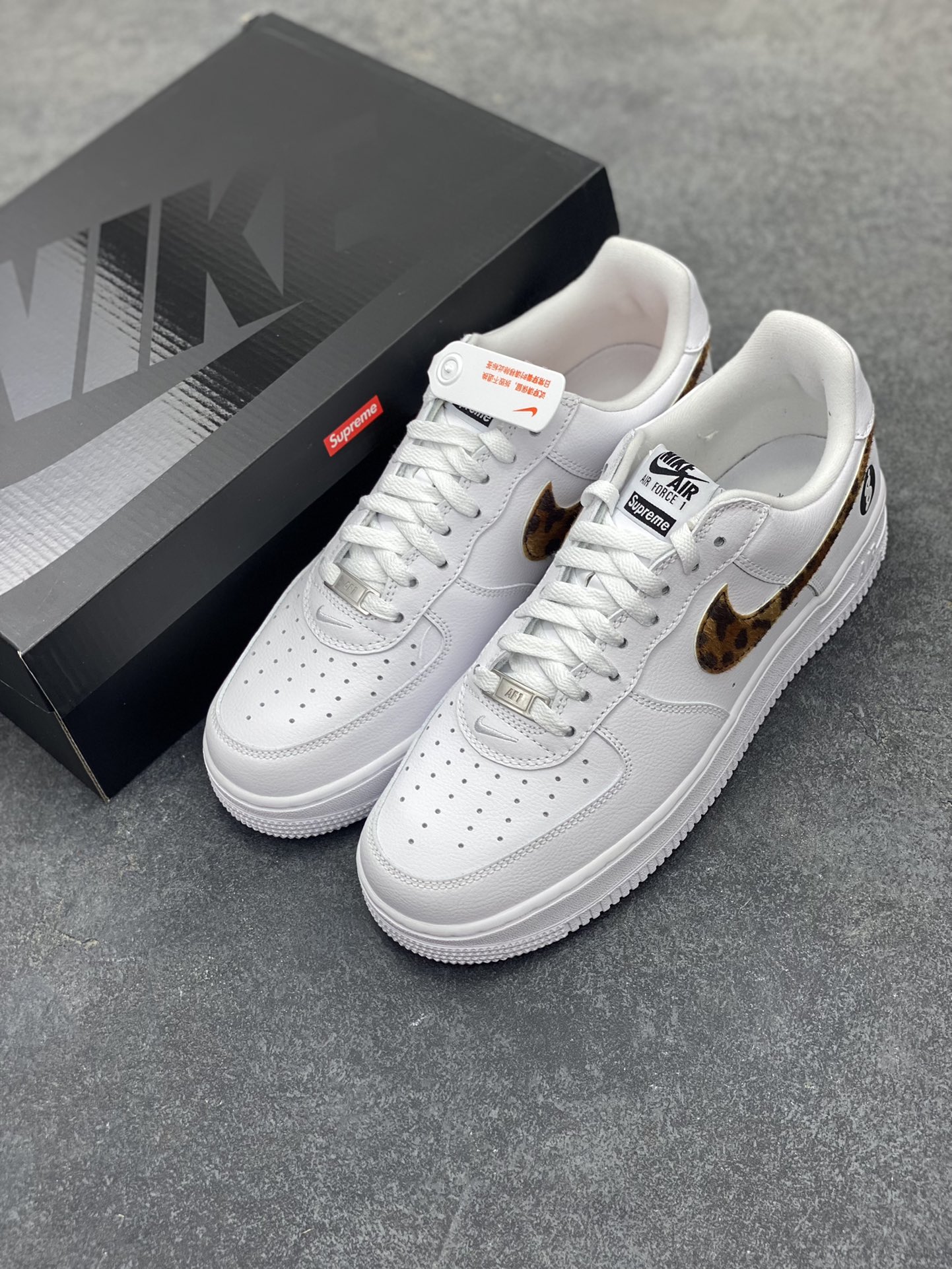 图片[8]-Sup x Goodenough x Air Force 1 Low 白棕豹纹钩 原楦头原纸板 打造纯正空军版型 #专注外贸渠道 全掌内置蜂窝气垫 #原盒配件 原厂中底钢印、拉帮完美 货号：IM3483-100 尺码：35.5 36 36.5 37.5 38 38.5 39 40 40.5 41 42 42.5 43 44 44.5 45-选品中心