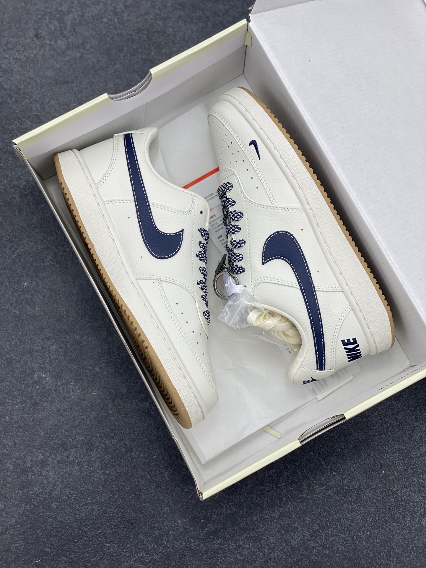 图片[9]-Nike Court Vision 1 LOW 低帮 板鞋 “NIKE联名——蓝勾生胶” 运动鞋 休闲鞋 折边针车 工艺难度大 原楦头原纸板 原装鞋盒 定制五金配件 内置全掌气垫 原厂鞋底 货号：CS5288-015 尺码：36 36.5 37.5 38 38.5 39 40 40.5 41 42 42.5 43 44 44.5 45-选品中心