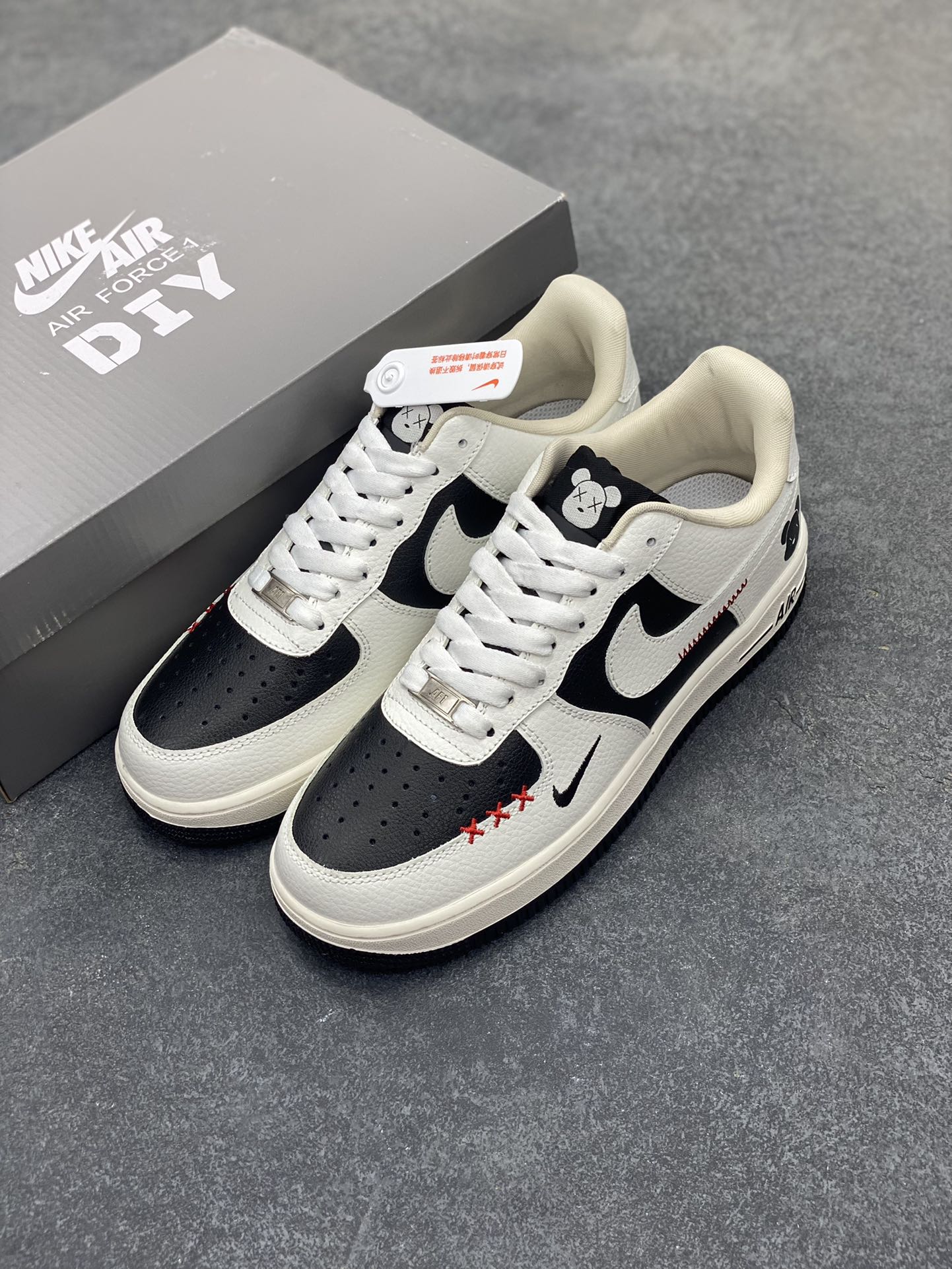 图片[8]-高端定制Nike Air Force 1 \’07 Low 暴力熊联名— 米白插线 高端定制 低帮休闲板鞋 定制鞋盒 大厂纯原品质出货 超高清洁度 皮料切割干净无任何毛边 细节完美 货号：AM1588-004 尺码：36 36.5 37.5 38 38.5 39 40 40.5 41 42 42.5 43 44 44.5 45-选品中心