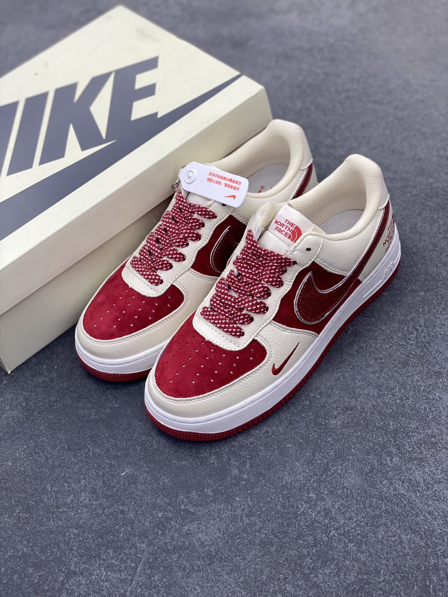 图片[8]-Nike Air Force 1 Low 空军一号低帮百搭休闲运动板鞋。柔软、弹性十足的缓震性能和出色的中底设计，横跨复古与现代的外型结合，造就出风靡全球三十多年的Force 1，直到今天还深受青睐。 货号：DQ7659-108 尺码：36 36.5 37.5 38 38.5 39 40 40.5 41 42 42.5 43 44 44.5 45-选品中心