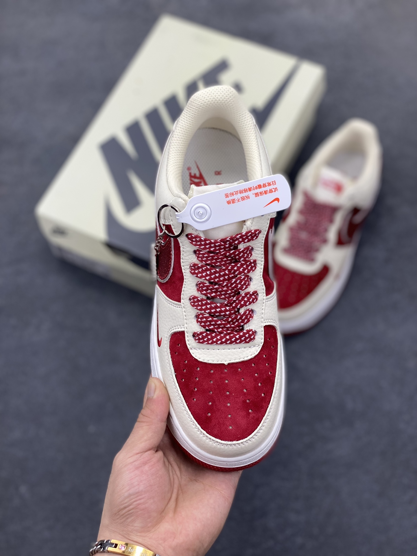 图片[2]-Nike Air Force 1 Low 空军一号低帮百搭休闲运动板鞋。柔软、弹性十足的缓震性能和出色的中底设计，横跨复古与现代的外型结合，造就出风靡全球三十多年的Force 1，直到今天还深受青睐。 货号：DQ7659-108 尺码：36 36.5 37.5 38 38.5 39 40 40.5 41 42 42.5 43 44 44.5 45-选品中心