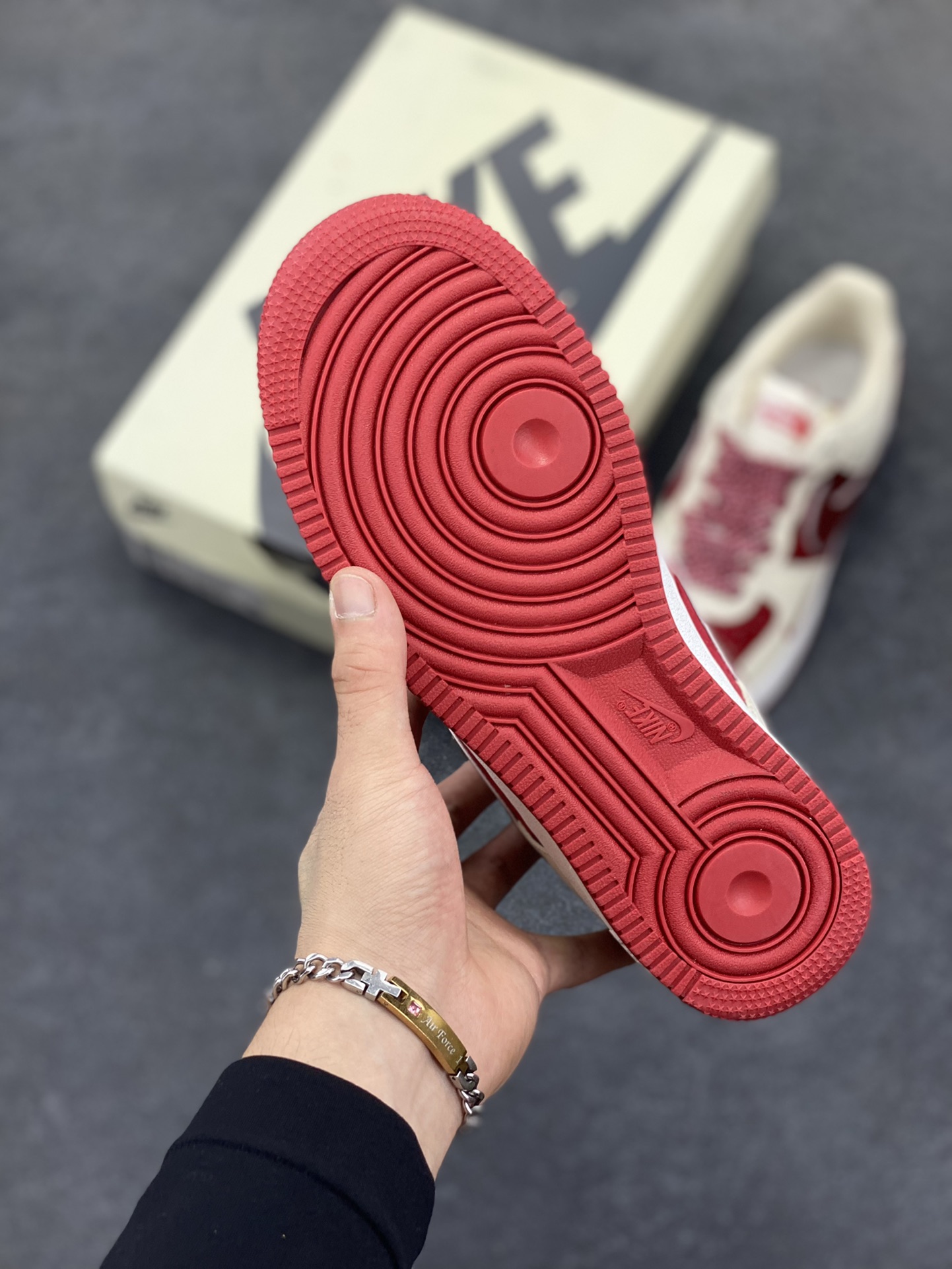 图片[5]-Nike Air Force 1 Low 空军一号低帮百搭休闲运动板鞋。柔软、弹性十足的缓震性能和出色的中底设计，横跨复古与现代的外型结合，造就出风靡全球三十多年的Force 1，直到今天还深受青睐。 货号：DQ7659-108 尺码：36 36.5 37.5 38 38.5 39 40 40.5 41 42 42.5 43 44 44.5 45-选品中心