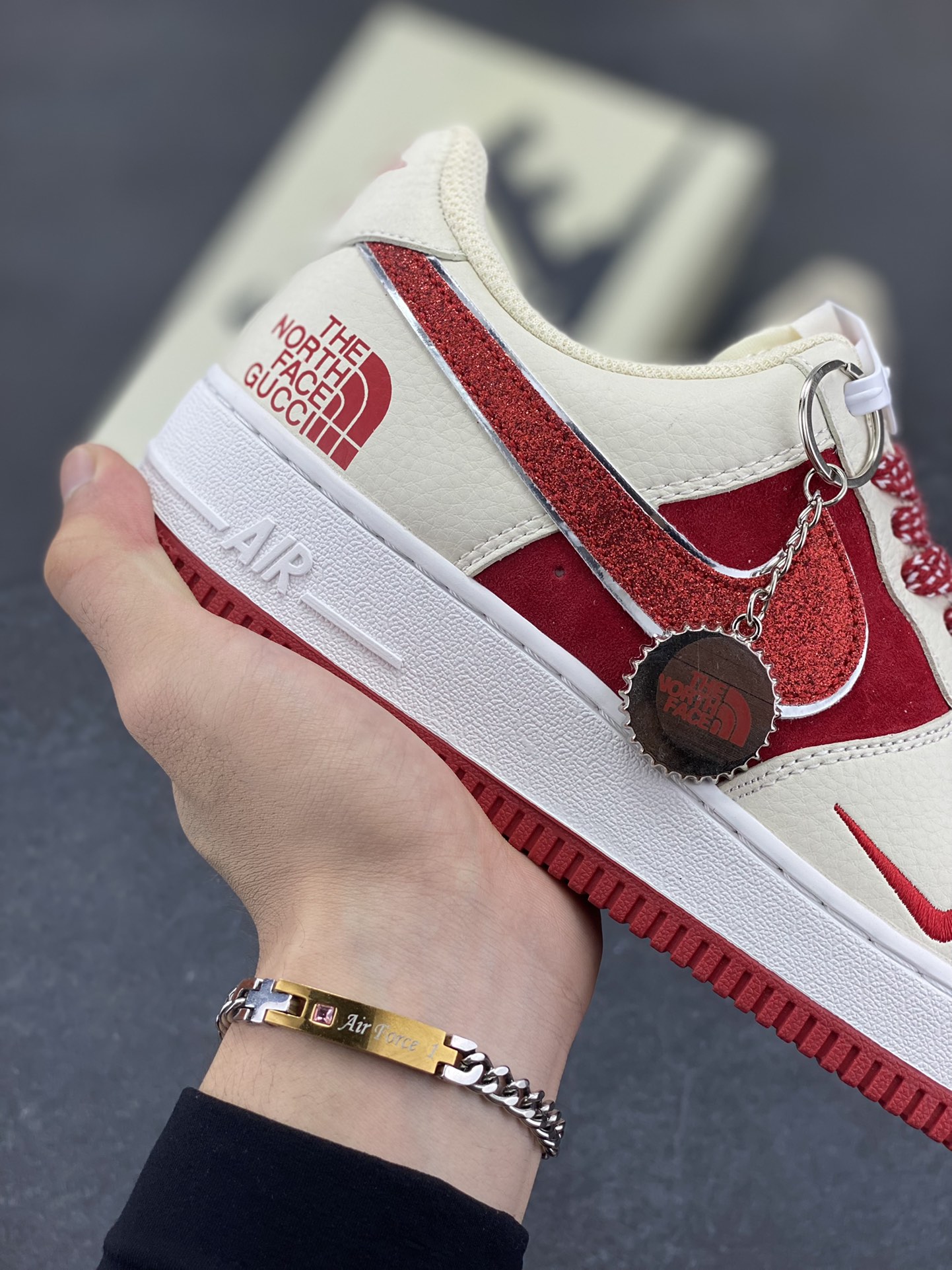 图片[6]-Nike Air Force 1 Low 空军一号低帮百搭休闲运动板鞋。柔软、弹性十足的缓震性能和出色的中底设计，横跨复古与现代的外型结合，造就出风靡全球三十多年的Force 1，直到今天还深受青睐。 货号：DQ7659-108 尺码：36 36.5 37.5 38 38.5 39 40 40.5 41 42 42.5 43 44 44.5 45-选品中心