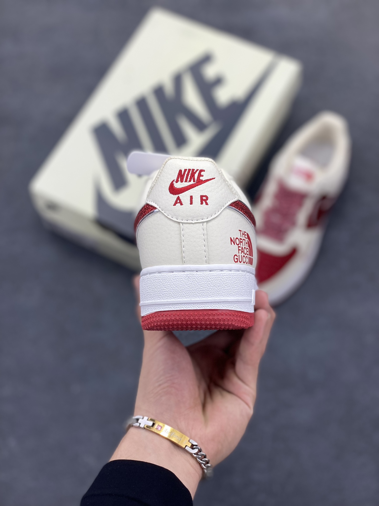图片[4]-Nike Air Force 1 Low 空军一号低帮百搭休闲运动板鞋。柔软、弹性十足的缓震性能和出色的中底设计，横跨复古与现代的外型结合，造就出风靡全球三十多年的Force 1，直到今天还深受青睐。 货号：DQ7659-108 尺码：36 36.5 37.5 38 38.5 39 40 40.5 41 42 42.5 43 44 44.5 45-选品中心
