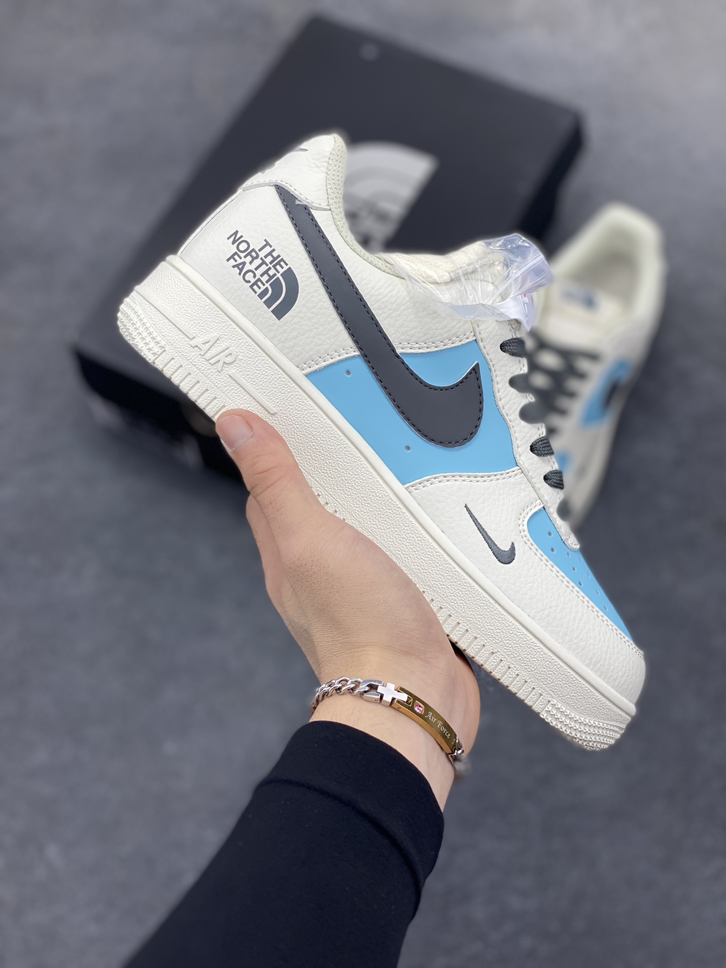 NIke Air Force 1 \'07 Low “北面联名——米浅蓝灰勾”空军一号 低帮 运动鞋 休闲鞋 折边针车 工艺难度大 原楦头原纸板 原装鞋盒 定制五金配件 内置全掌气垫 原厂鞋底 货号：CS5288-026 尺码：36 36.5 37.5 38 38.5 39 40 40.5 41 42 42.5 43 44 44.5 45-选品中心