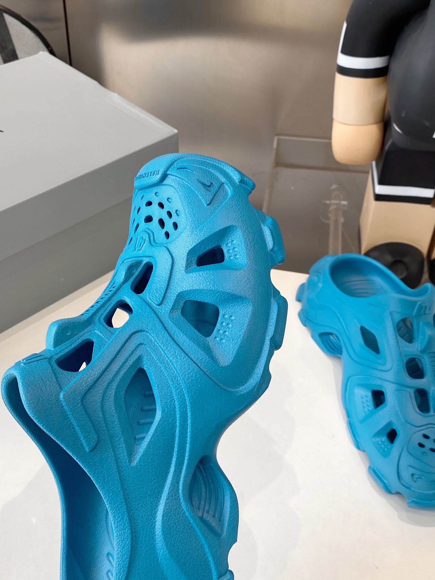 Balenciaga Summer Sandal Shoes: Lightweight EVA Material, 528 Miles of Style - 图片 5