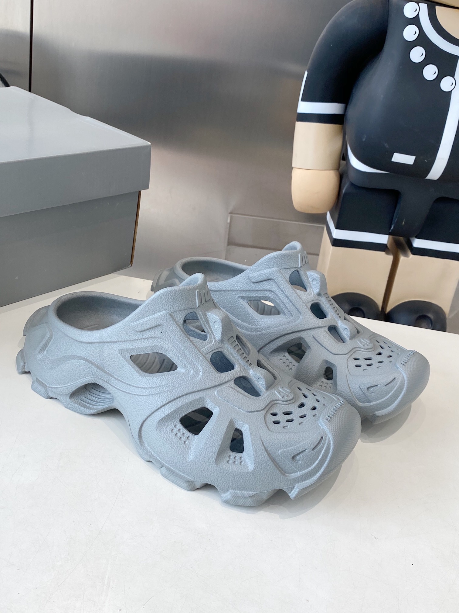 Balenciaga Summer Sandal Shoes: Lightweight EVA Material, 528 Miles of Style - 图片 4