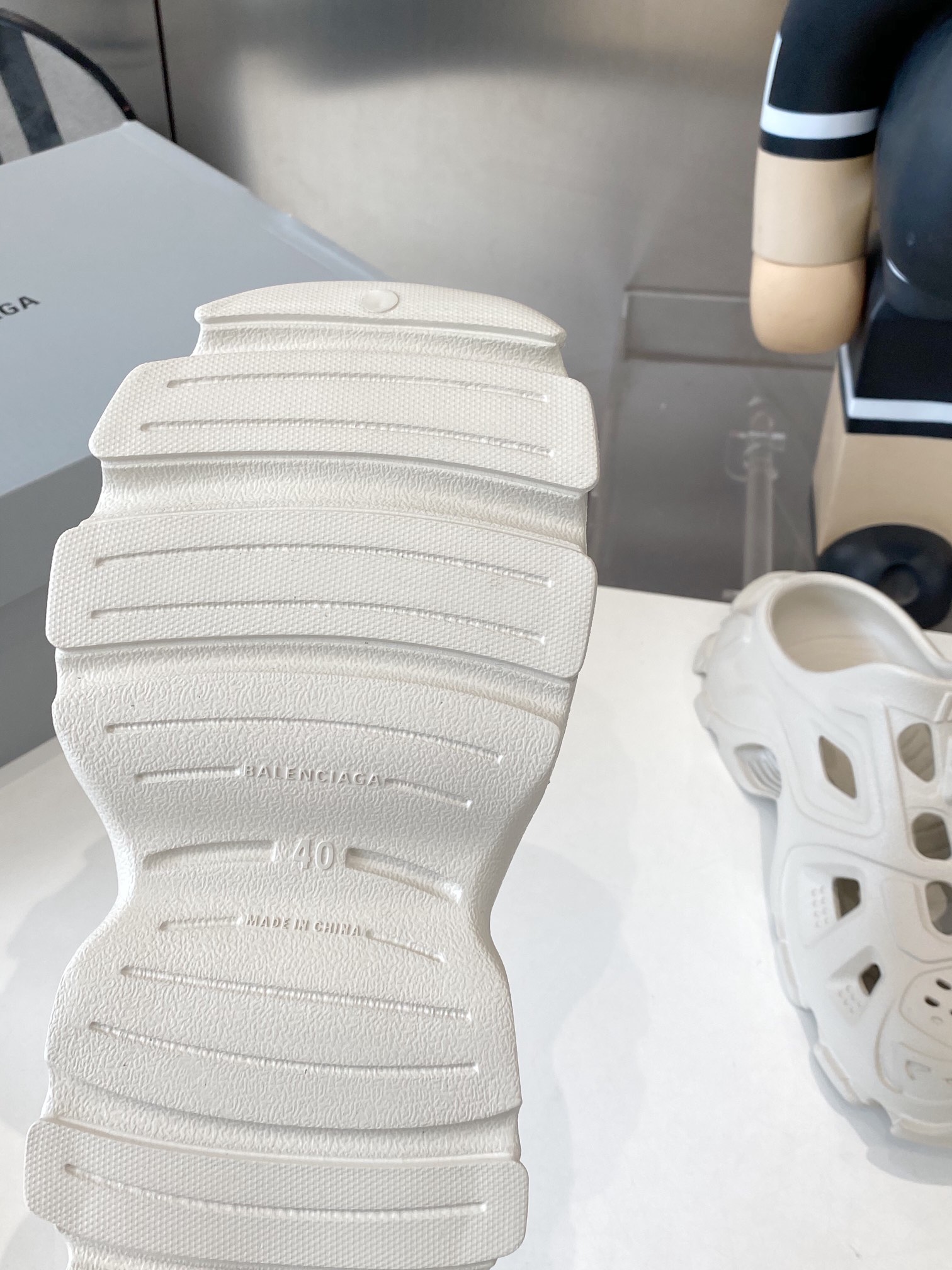 Balenciaga Summer Sandal Shoes: 528 Miles of Ultra-Light Luxury EVA Plastics - 图片 9
